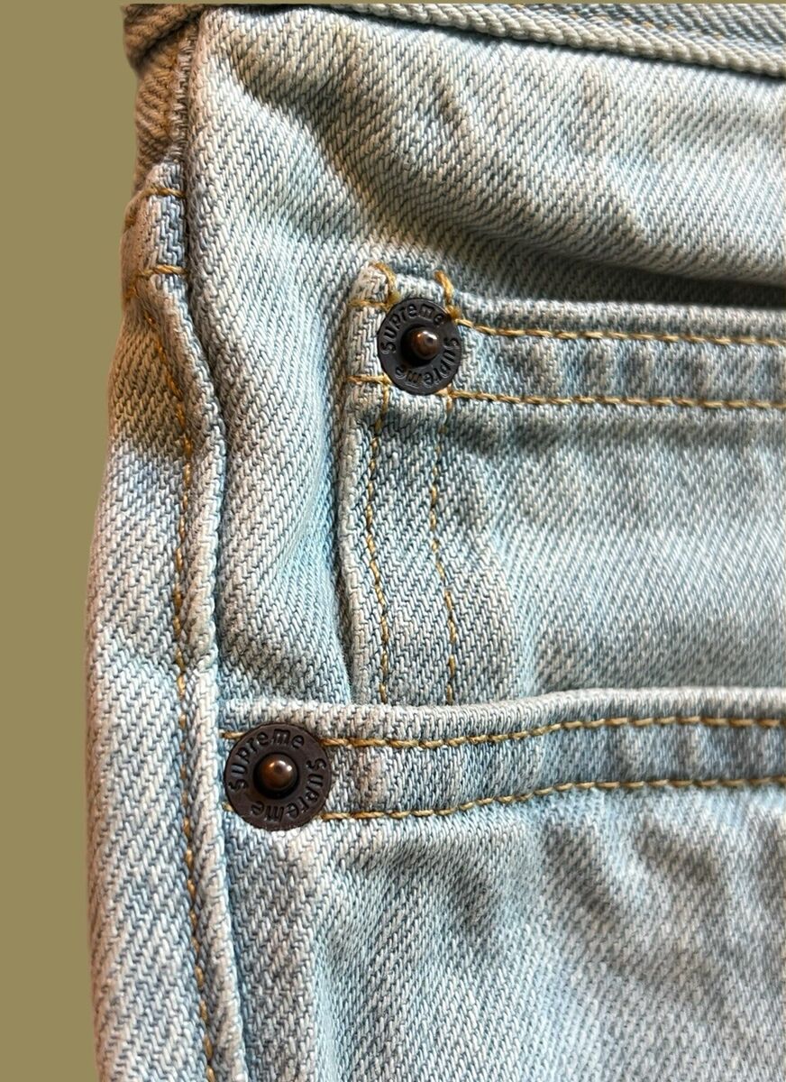 SUPREME⚡️Men's light blue washed denim slim fit straight SUPREME⚡️Men's light blue washed denim slim fit straight