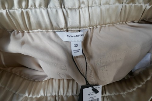 Pantalones de chándal cargo sedosos Banana Republic color oliva crudo elásticos para dama talla XS SHEB - Imagen 4 de 8