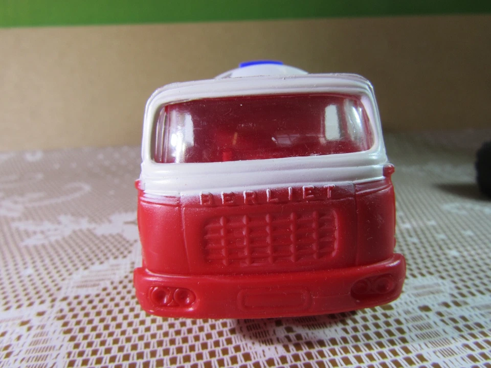 96Y Vintage Bourbon Berliet GAK Semi Remorque Citerne Total Jouet Pllastique - Photo 2/4