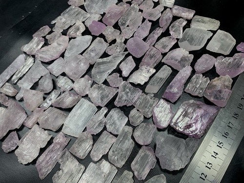 560-Grams Natural Kunzite Crystals / Rough Kunzite Crystals Lot From Afghanistan - Picture 20 of 20