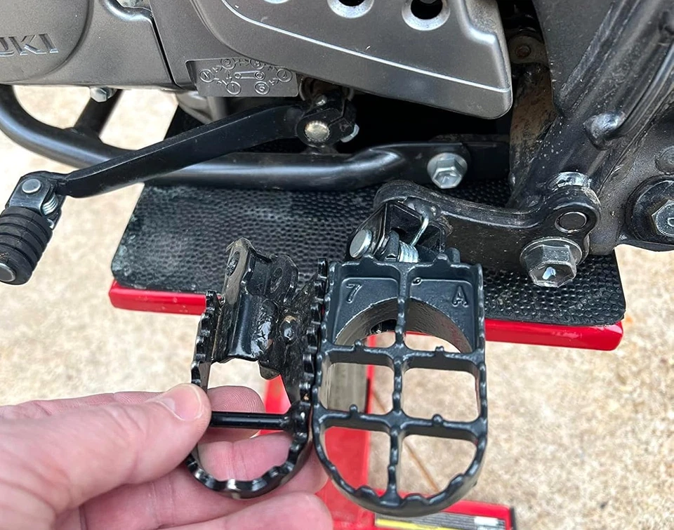 REPOSAPIÉS SUZUKI RM85 DRZ125 DR200 DR250 DRZ250 DR350 DR650 RESISTENTE XL ESTRIBERAS Foto 2 de 4