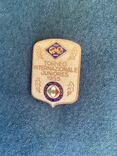 CALCIO 1955 DISTINTIVO SPILLA SMALTATO F.I.G.C. C.O.N.I. TORNEO INTERNAZIONALE