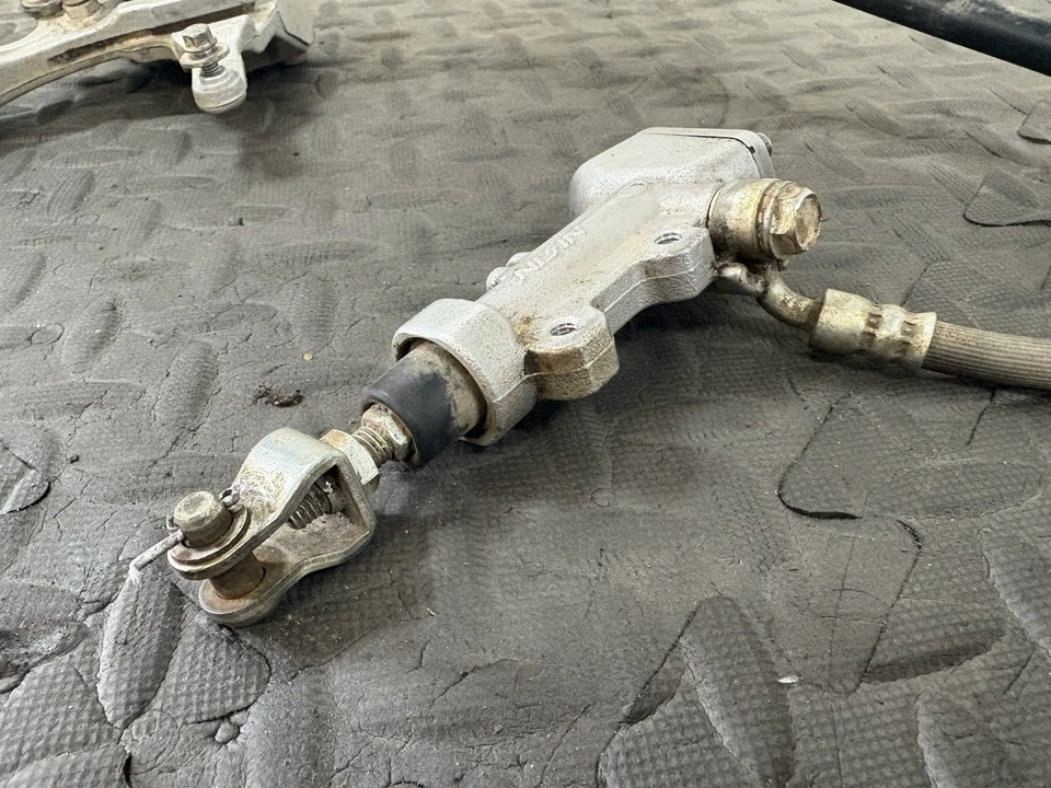 Kawasaki KX250 KX250F 2018 KX450 KX450F Kawasaki OEM pinza de freno trasera Foto 4 de 4