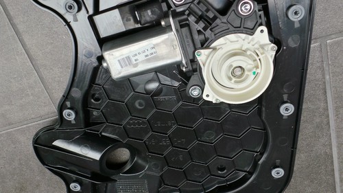 Audi A8 4H Door Lock Soft Close Pull Assist Drive Unit Front R 4H1837016E - Picture 5 of 7