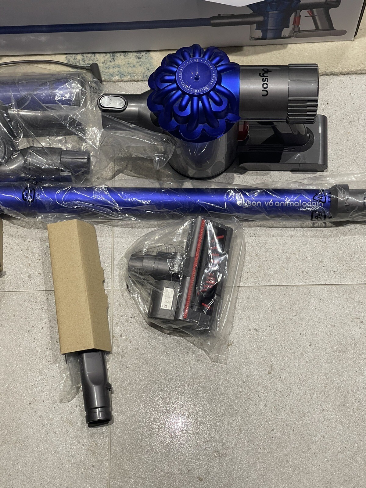 DYSON V6 Animal Origin CORDLESS VACUUM CLEANER WITH TOOLS eBay