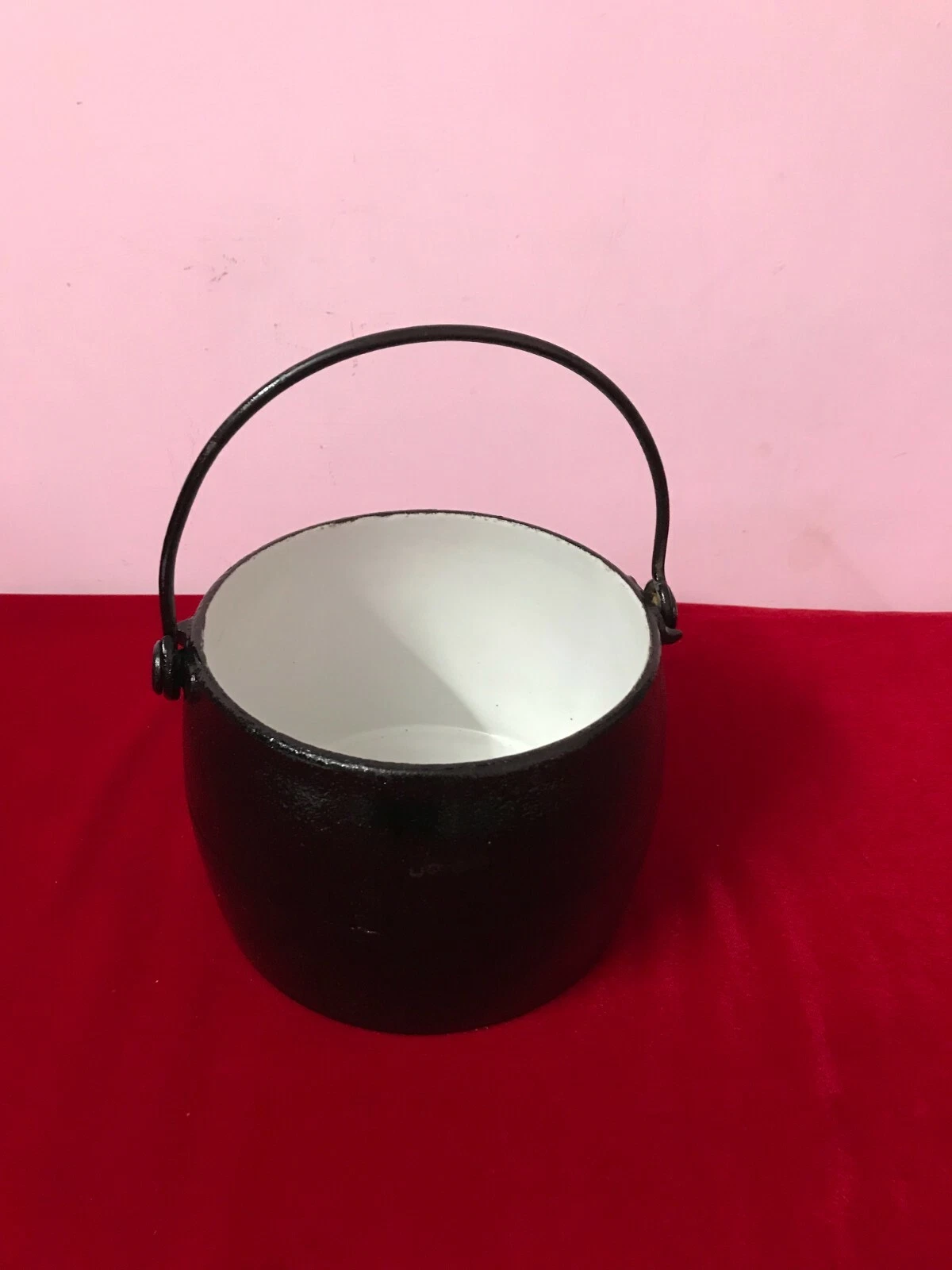 Enamelware 6Pint Cast Iron Enamel Pot Stockpot Saucepan England Old Vintage C90