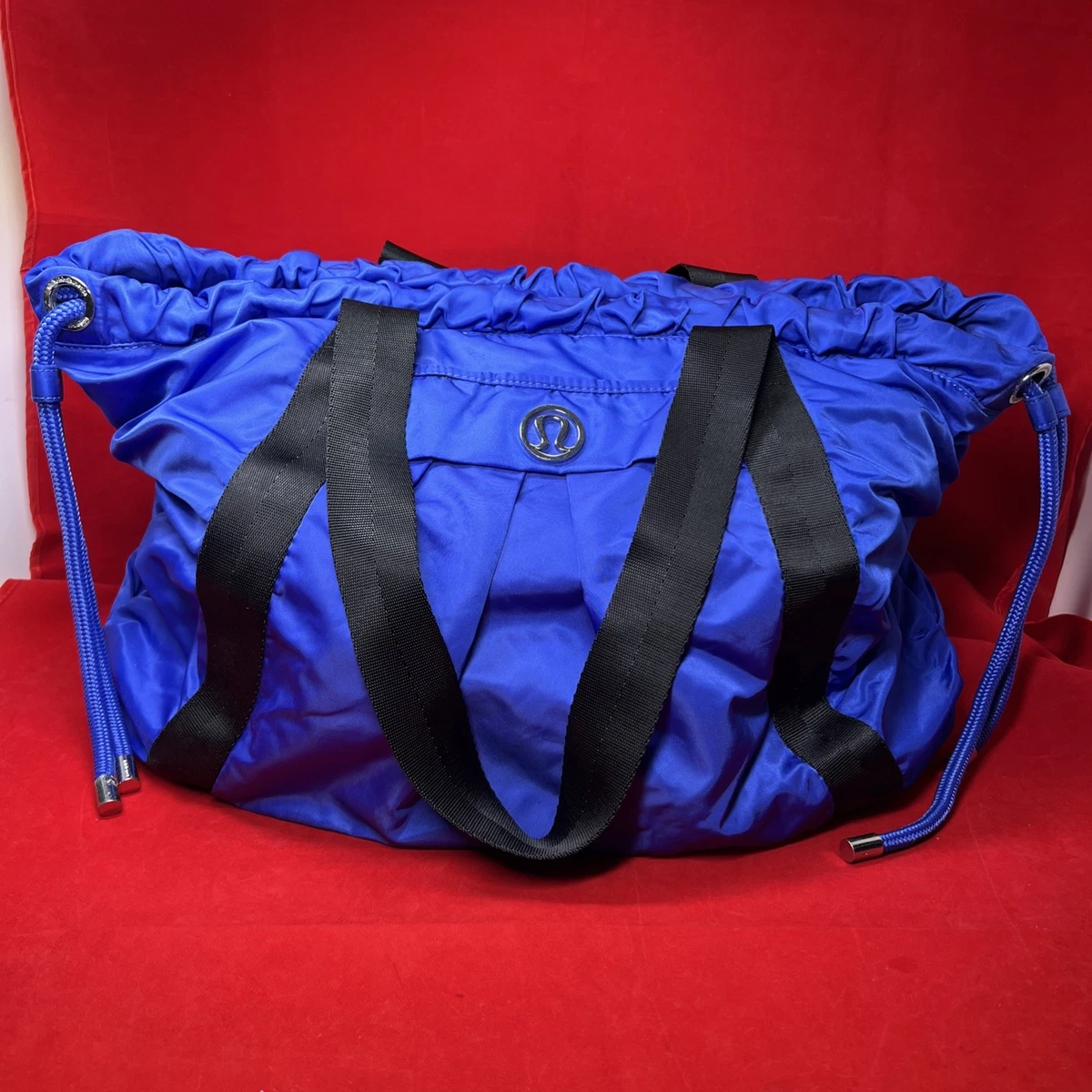lululemon gym bag sale Duffle This duffle has ample storage to pack sweat essentials and cushioned straps to maximize commuting comfort Lululemon All Day Duffel -