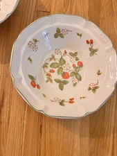 Vintage Hankook 9” Strawberry Scalloped Soup Salad Bowls