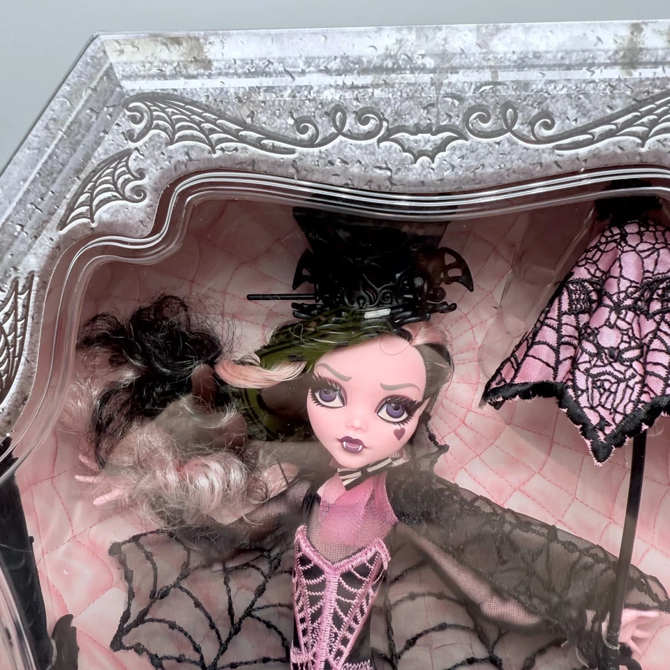 Original Very Rare Monster High Draculaura Adult Collector Doll 2015 - Image 2 of 4