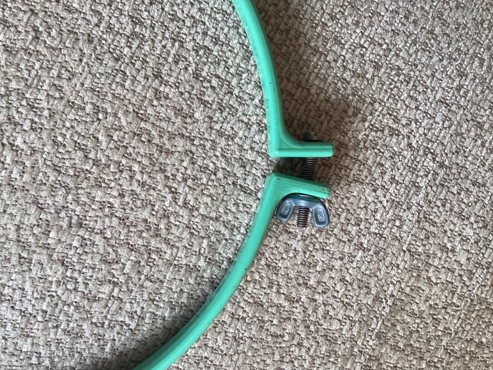 Vintage Bakelite (?) 1960’s Embroidery Hoop - excellent condition - Image 3 of 4