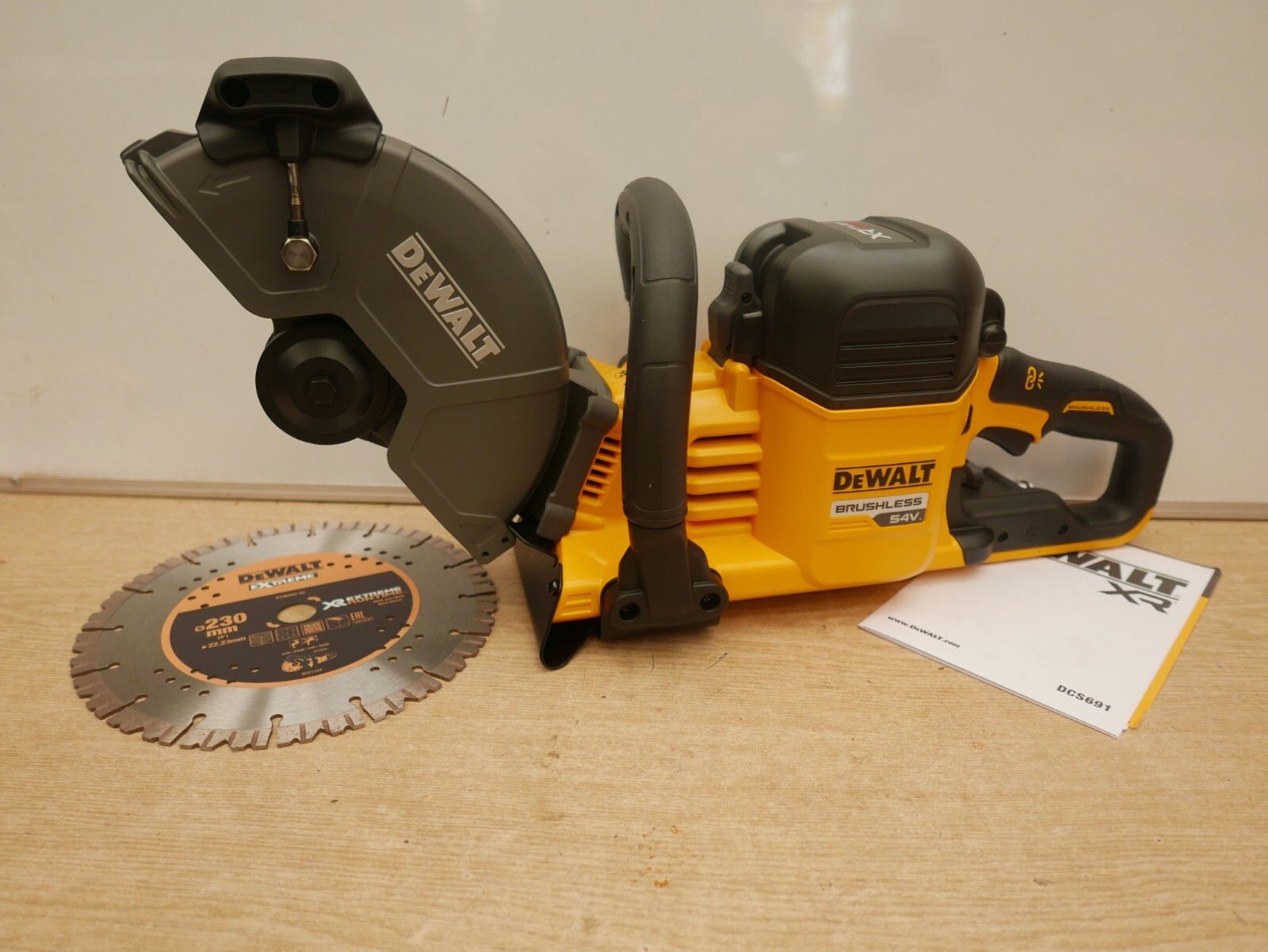 DeWalt DCS691 54V 230mm Cut Off Concrete Saw Bare Unit + DT40260 Diamond Disc