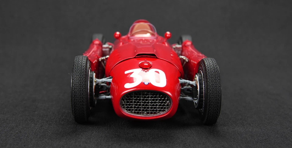 CMC M-177 Lancia D50, 1955 GP de Mónaco #30 Eugenio Castellotti, 1:18, LE 1.500 Foto 3 de 4