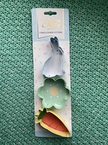 New Super Cute Cookie Cutters Set of 3 Bunny Carrot Flower Easter Hostess gift