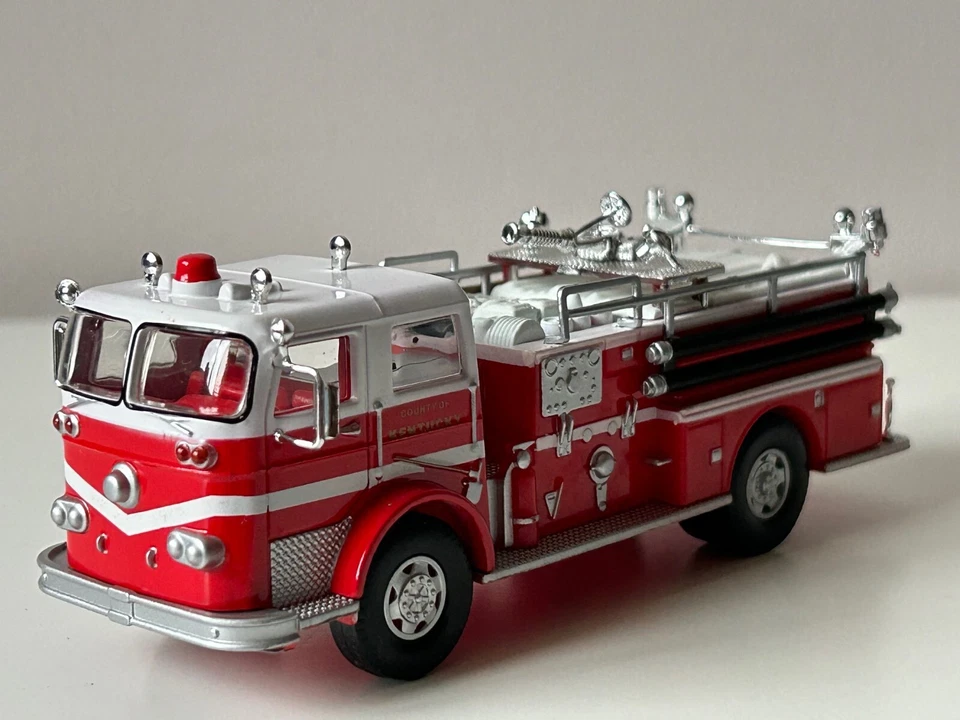 1971 Seagrave K-Type Pumper USA Fire Brigade Truck Model Diecast Amercom 1:64 - Image 3 of 4