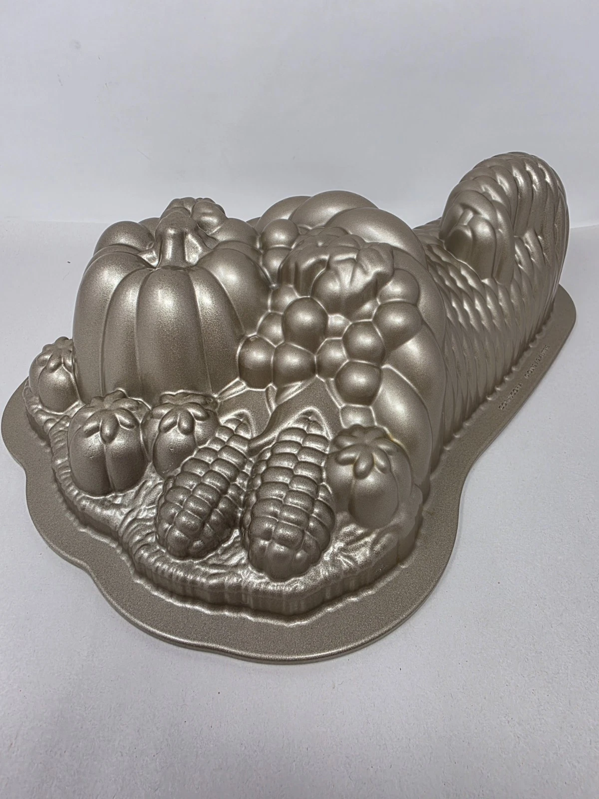 Nordic Ware Cornucopia Bundt Cake Pan 10 Cup Cast Aluminium Made in USA