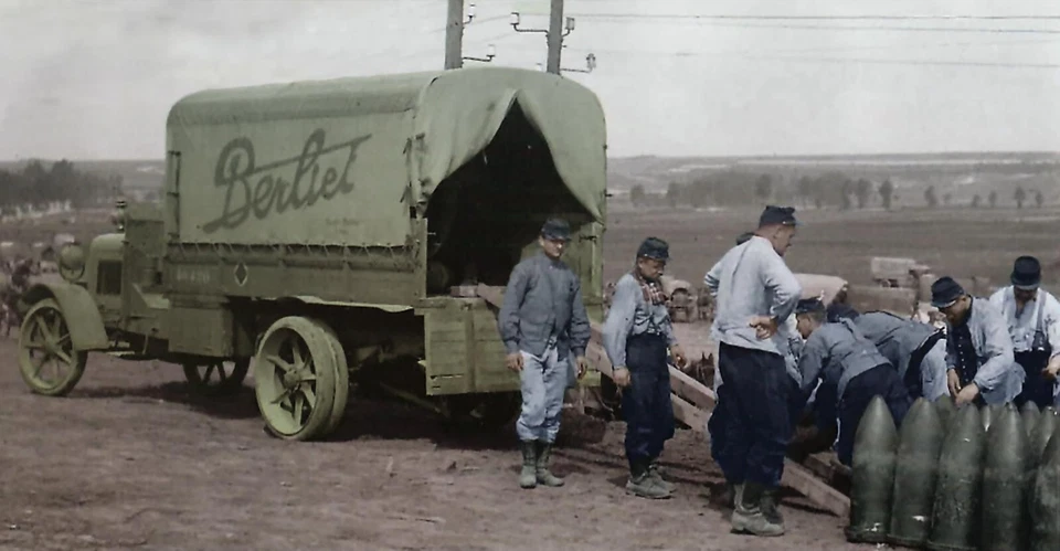 HACHETTE 1/43 BERLIET CBA DIESEL CANVAS BACK TRUCK 'BERLIET' DARK GREEN 1913 - Image 3 of 4