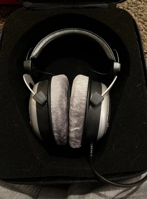 Beyerdynamic DT 880 Edition 32 ohm Semi-open Studio Stereo Audiophile Headphones