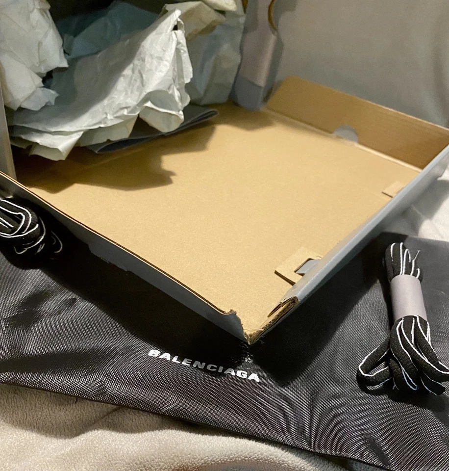 Caja Balenciaga, Juego de 2 pares de cordones y bolso - Cordón Unisex Negro Usado  Foto 3 de 4