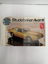 1/25 AMT STUDEBAKER AVANTI MODERN CLASSICS Plastic Model