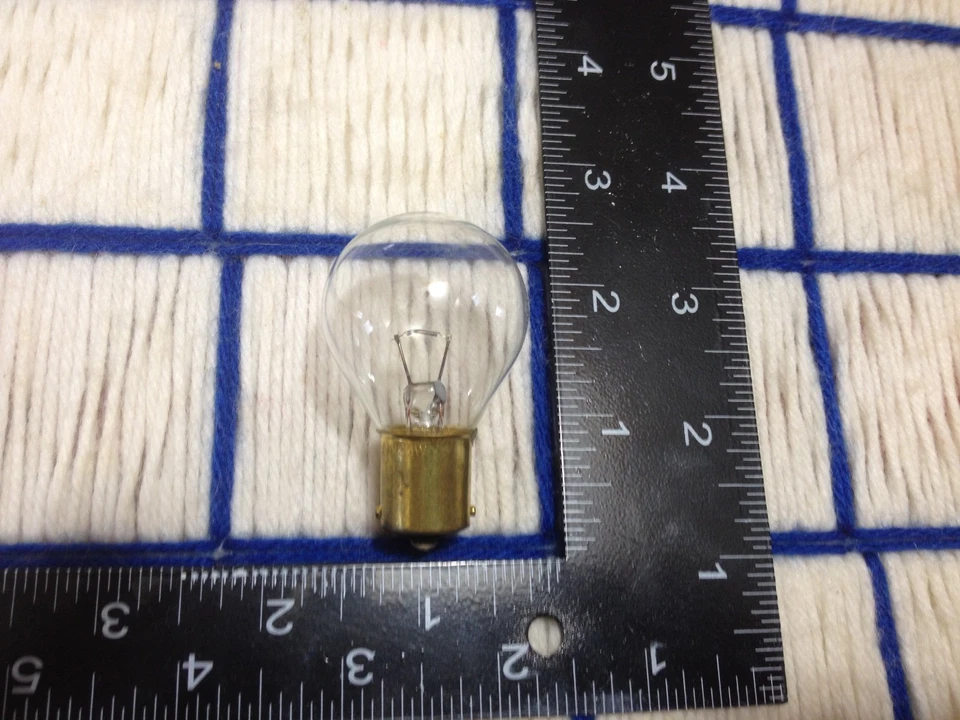 BOXof 20 NEW 25s11/4sc railway signal 25w light bulb SCB 10v bayonet S11 lamp - Image 3 of 3