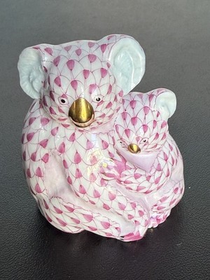 HEREND KOALA BEAR MOTHER & BABY 15478-0-00/SVHP RASPBERRY FISHNET W/GOLD ACCENTS