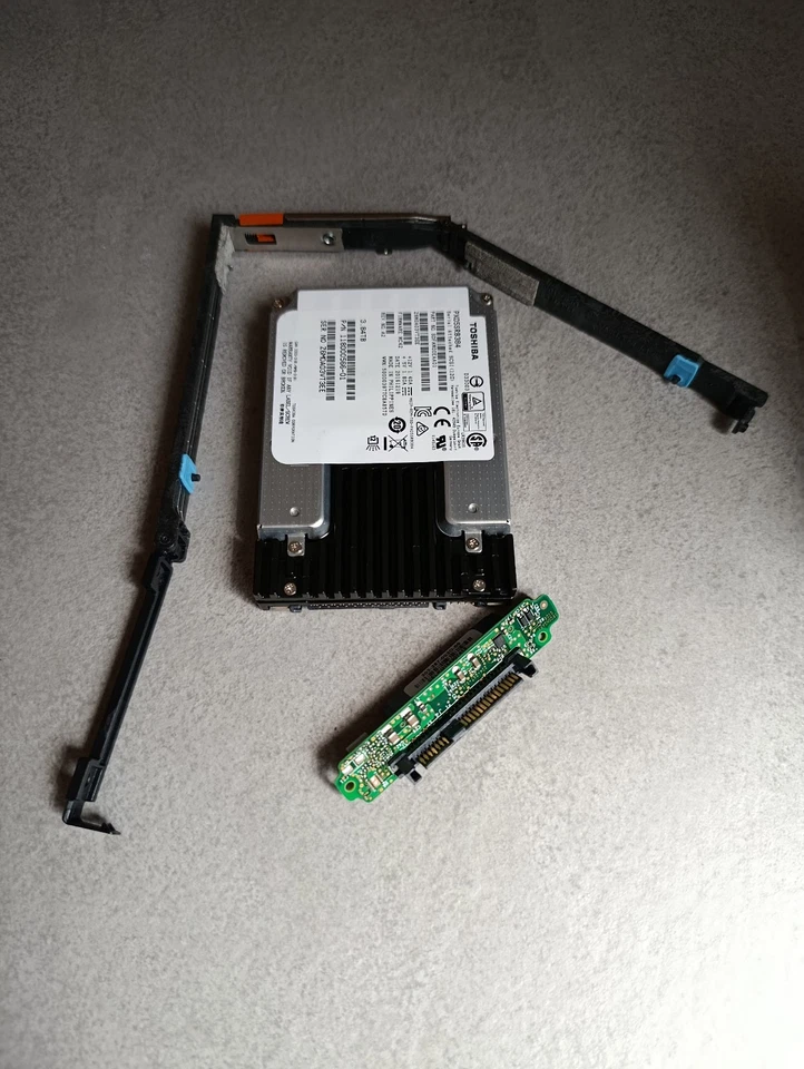 005052377 EMC FLASH SSD 3.2TB SAS 6/12G 2.5" SFF for Unity 300 400 500 600 65282 - Immagine 4 di 4