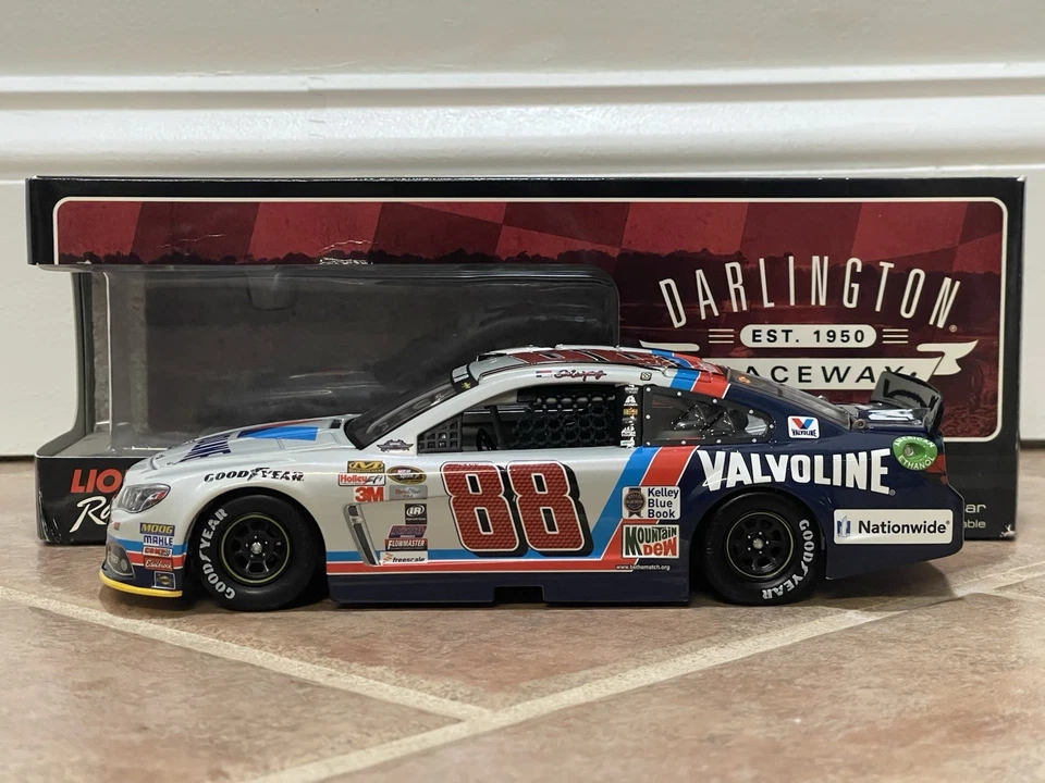 Dale Earnhardt Jr Valvoline Darlington Throwback 2015 color líquido NASCAR 1/24 Foto 2 de 4