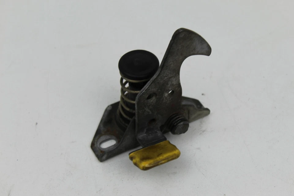 2007 - 2011 BMW 335i 335i xDrive capô trava trava atacante fabricante de equipamento original - Imagem 3 de 4