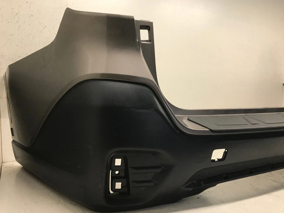 Cubierta de parachoques trasero gris Subaru Forester 2019 2020 con orificios de sensor 57704AN31A OEM Foto 4 de 4