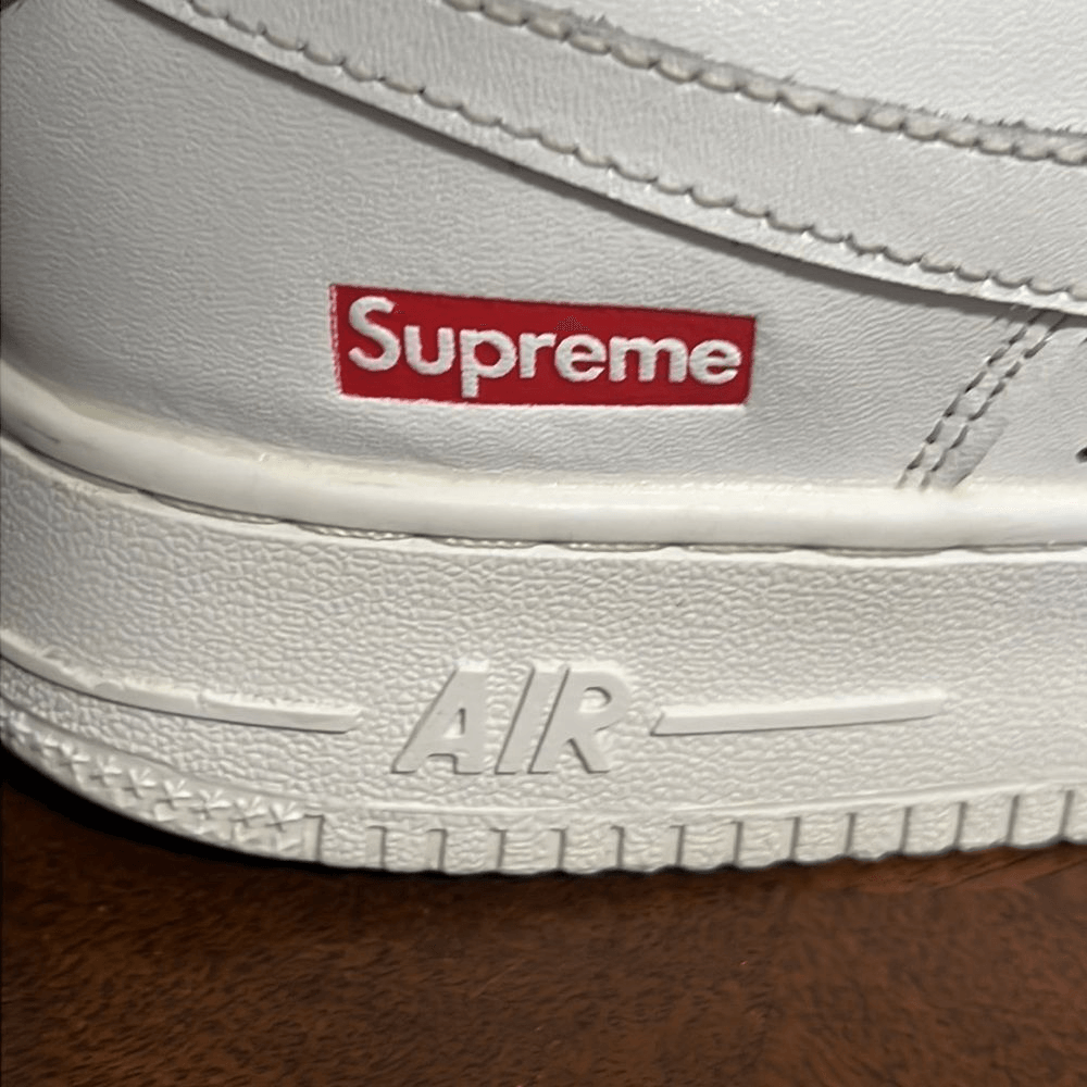 NIKE AIR FORCE 1 x SUPREME Sneakers - All White Supreme Men  display picture 3
