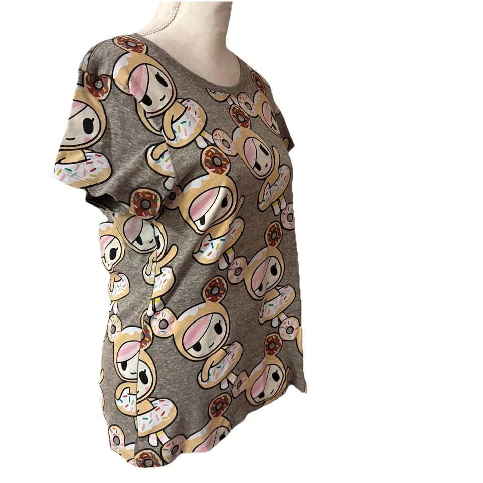 Camisa feminina Tokidoki Donutella coração rosa grande - Imagem 2 de 4