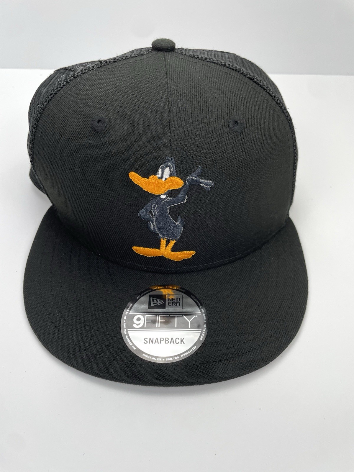 New Era Daffy Duck Black Mesh Trucker Cap 59Fifty  Looney Tu
