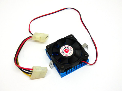 Titan CPU Kühler (Lüfter 40mm) mit 4 Pin Molex Anschluss für Sockel 3 oder 7