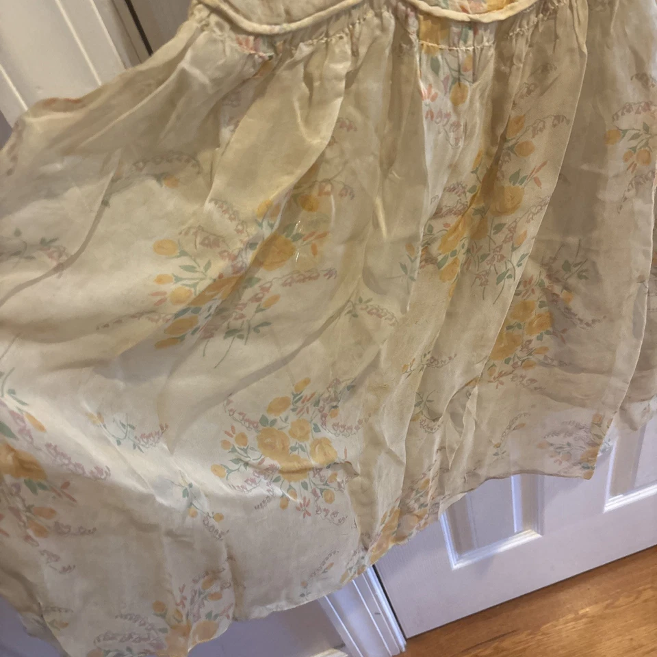 Vintage 1920-40's Delicate Floral Silk Dress. - Image 4 of 4