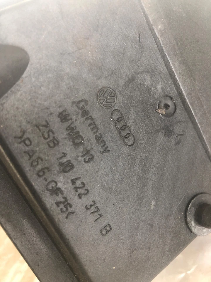 2002 VOLKSWAGEN GOLF GTI Power Steering Pump Oil Reservoir Tank ZSB1J0422371B - Image 3 of 4