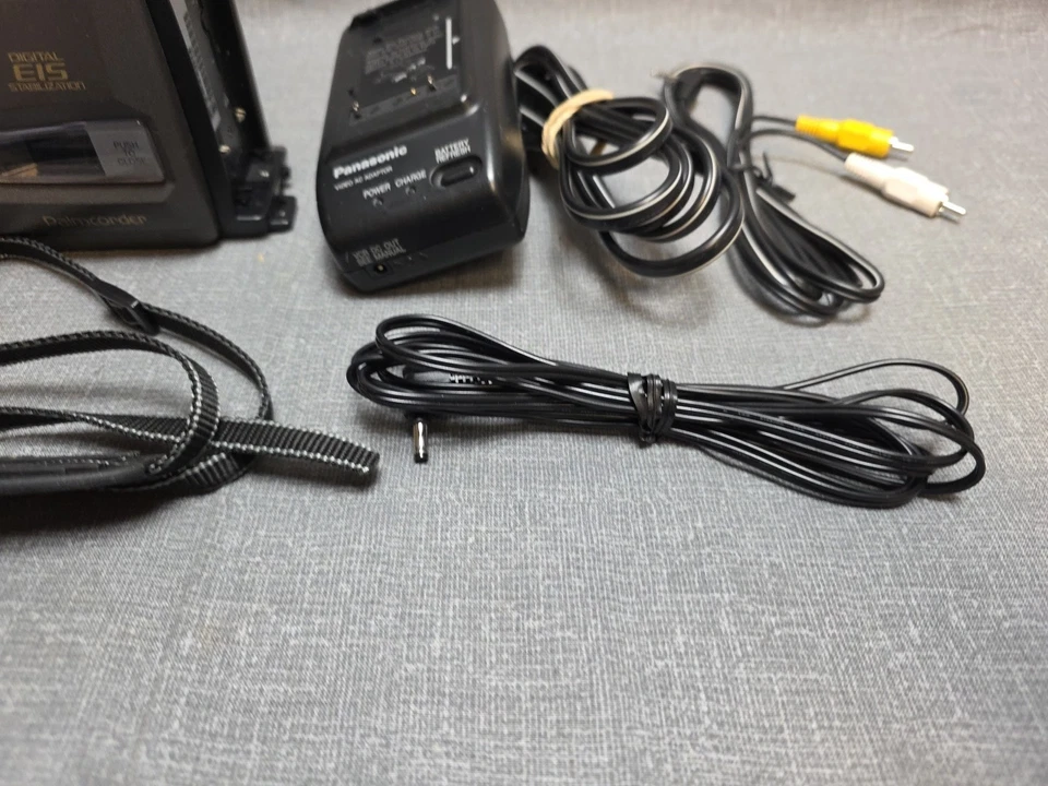 Panasonic Palmcorder VHS PV-D29  150x Digital Zoom With Charger Tested-Works - Image 4 of 4