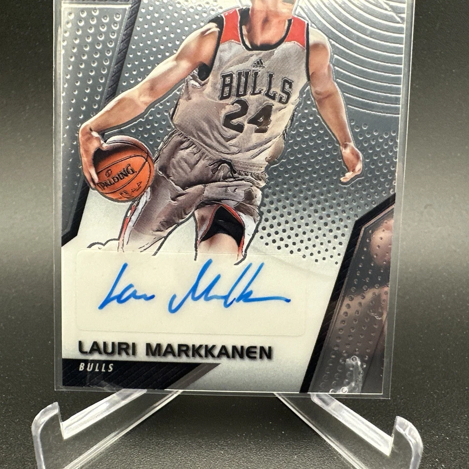 Panini Prizm Rookie Signatures 2017-18 Lauri Markkanen #RS-LM Auto RC Foto 2 de 4