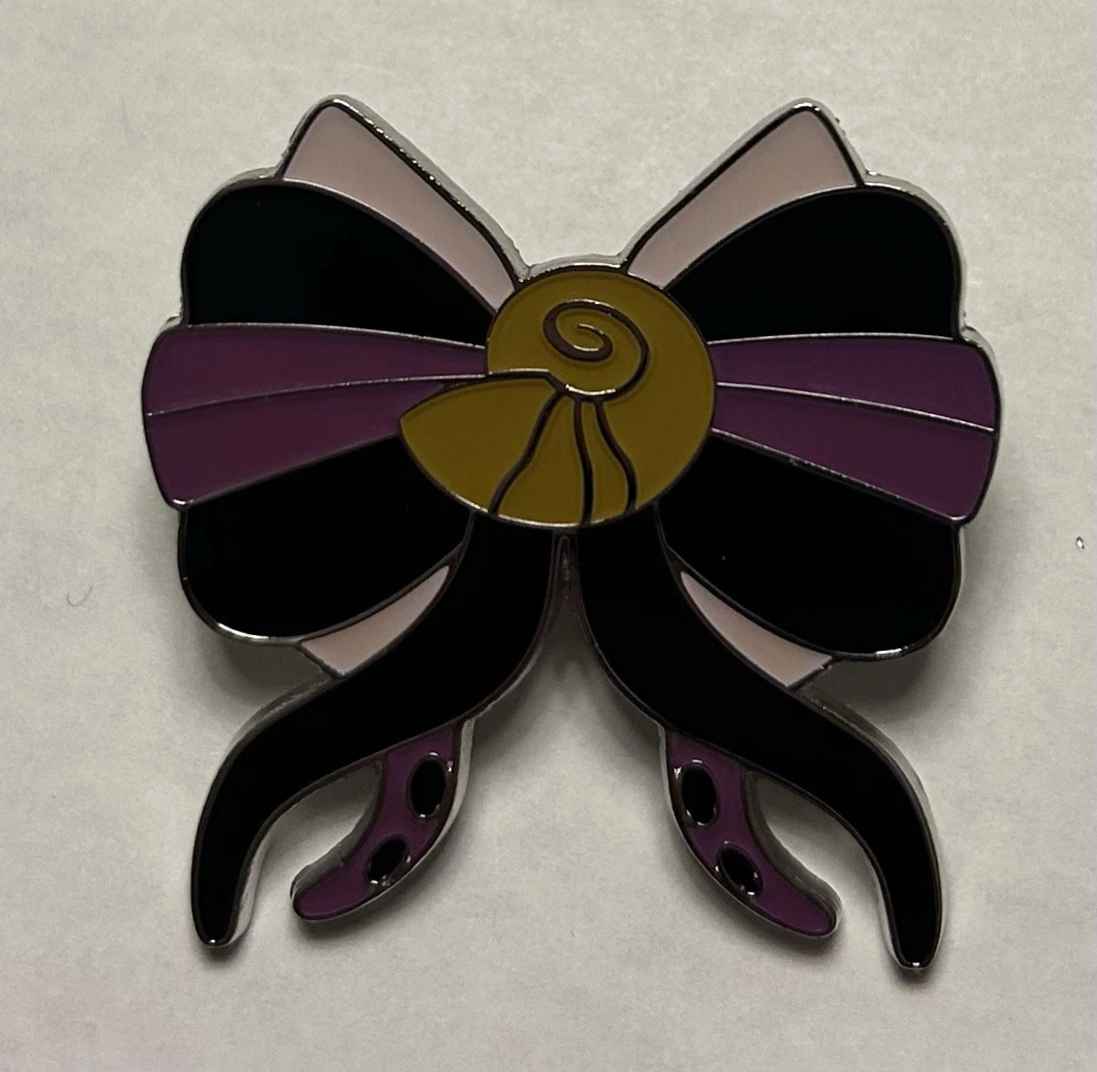 Disney Loungefly - Villain Character Bow Mystery Pin - Ursula - Little Mermaid