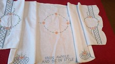 Pokrowiec na deskę do prasowania lata 30. Żelazko Awhile And Be In Style 48 w x 20 cali. Haft