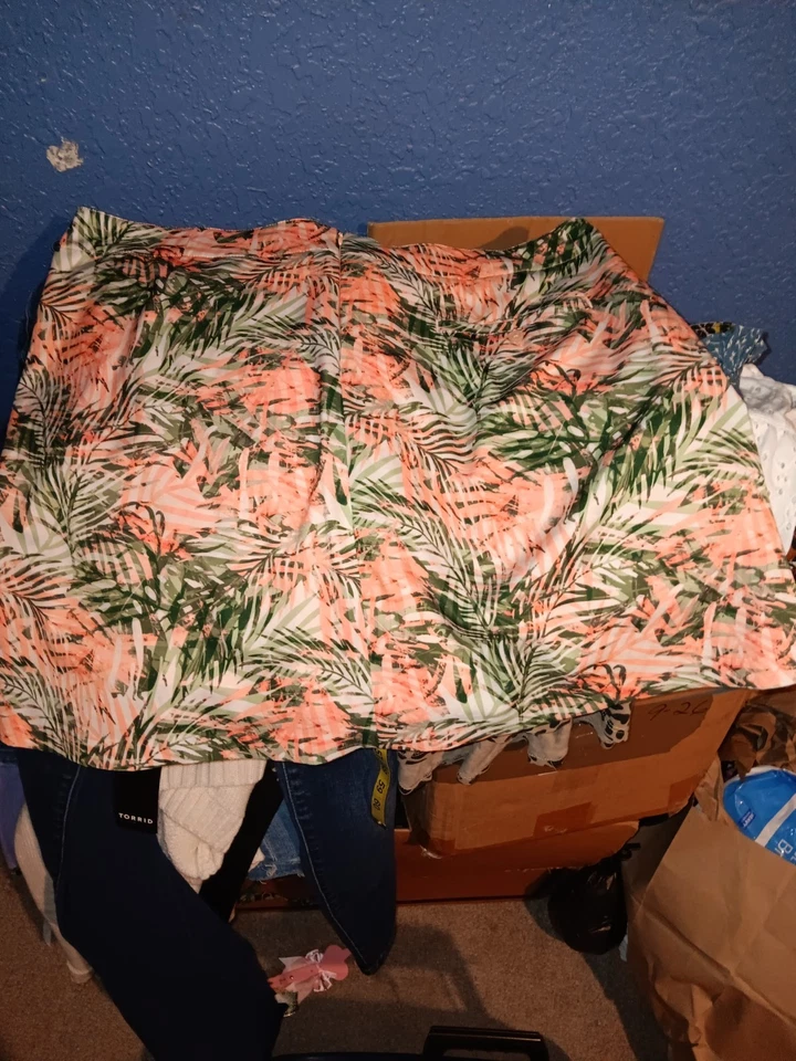 Б/у в отличном состоянии Lady Hagan шорты на молнии сзади персиковые под шорты передние карманы кнопка сзади один - Изображение 3 из 4