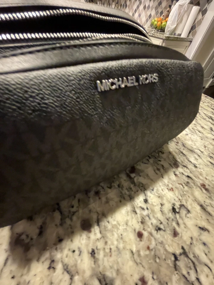 Bolso Cinturón Michael Kors Cooper Negro, Marrón, Blanco MK Signature PVC, Riñonera Foto 4 de 4