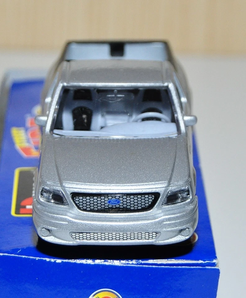 Burago 41506 Pickup Ford SVT F150 Lightning argento scala 1:43 Street Fire 2003 - Immagine 4 di 4