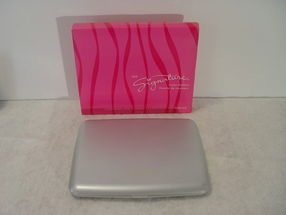 Paleta de colores compacta MK Signature #9071 Foto 3 de 3