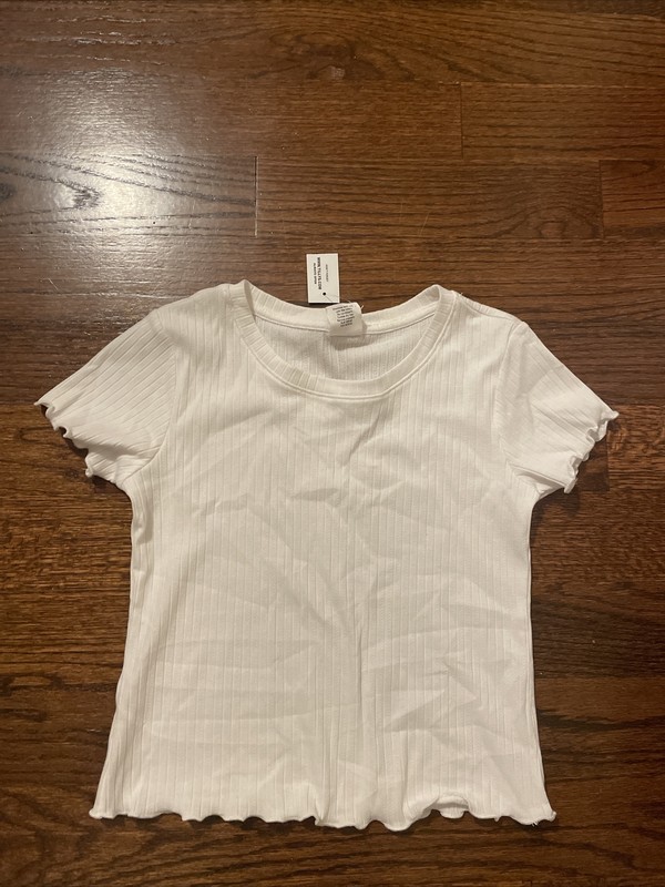 Girl’s Short Sleeve White Shirt From Tilly’s By Essentials Size XL NWT