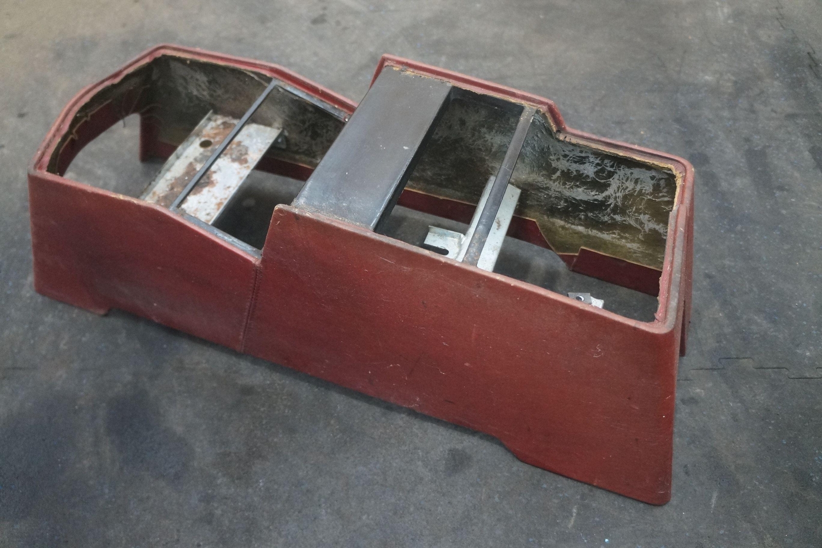 Center Console Tunnel Base Lining Red 60593300 OEM Ferrari Mondial 1982 *Note*