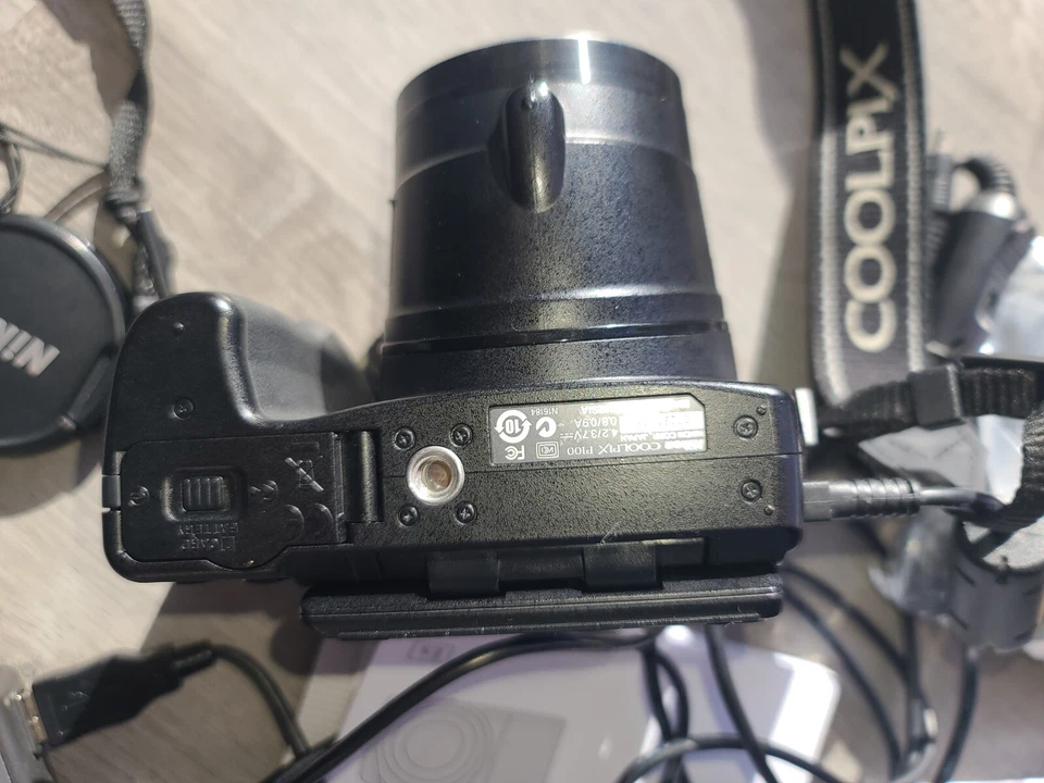 Nikon COOLPIX P100 Outfit Tested, 3 Batteries, Books, Wires, CD,Lowepro Case. - Image 2 of 4