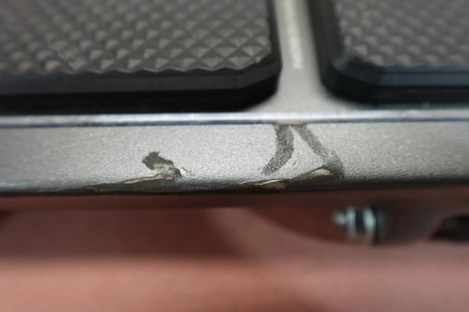 Harley Davidson Road King 1999-2006 FLHRI reposapiés delantero izquierdo estribo Foto 4 de 4