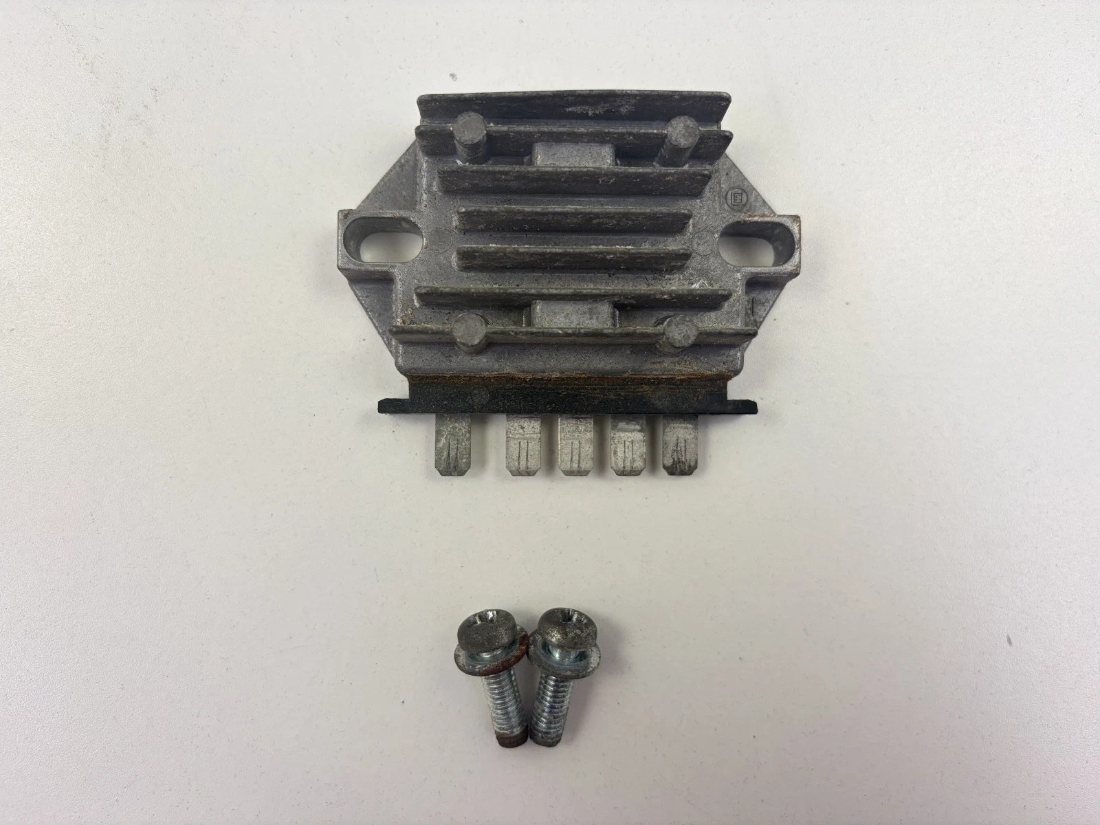 Suzuki | GS300L, GS450L | OEM | Regulator/Rectifier | 32800-33401 | 1982-1988