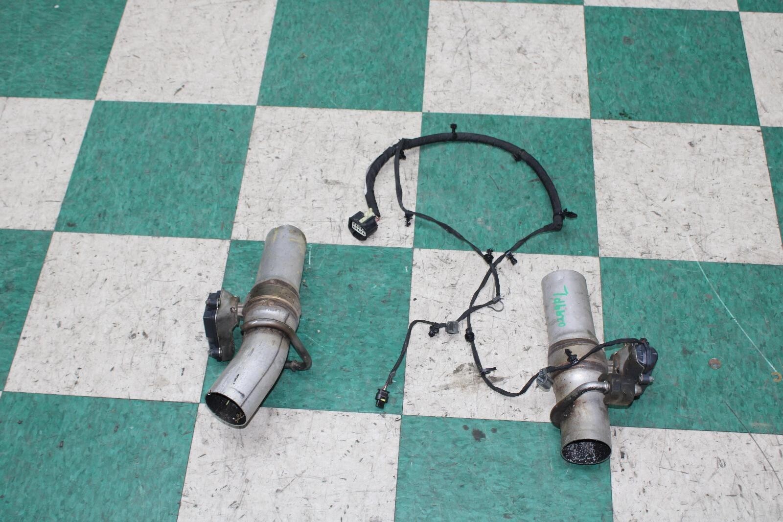 1522 Challenger Pair Left LH Right RH Active Exhaust Valve Actuators