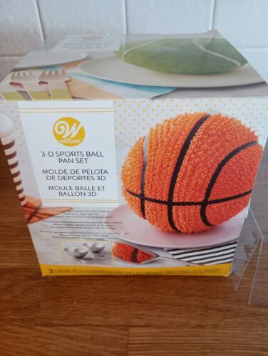 Cake Pan-Sports Ball Pan Set Wilton 3-D 6" Diam Pans/Moldes & Rings Aluminum New - Afbeelding 1 van 11
